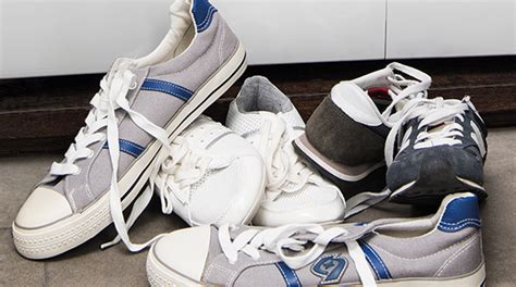 stinkende sportschoenen schoonmaken